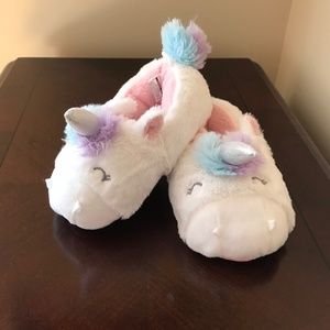 🦄 NWOT Carter’s Unicorn Slippers Size 7/8 Medium